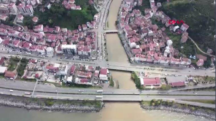 Trabzon’da sel sonrası Karadeniz’in rengi değişti 15